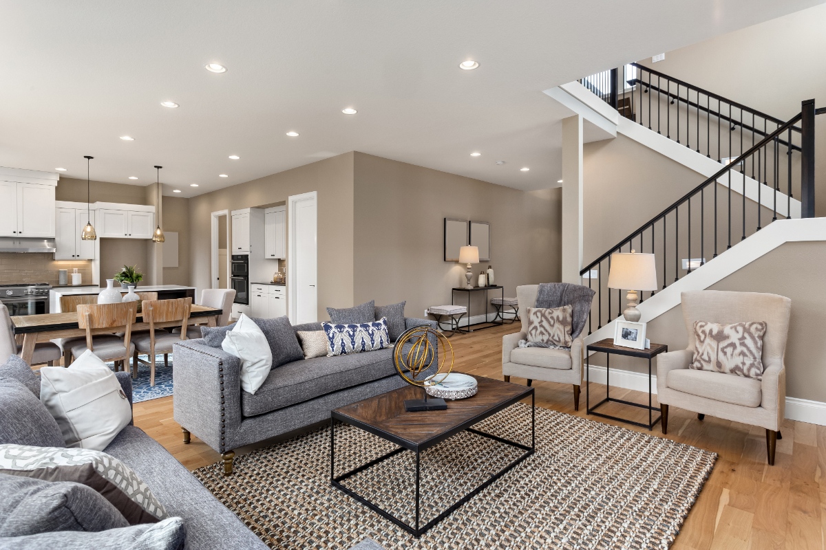 front living room with overhanging lamp and gray couch